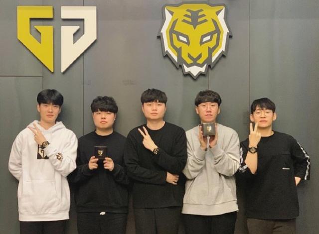 这不仅要求 这不仅要求